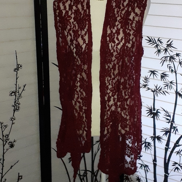 Beautiful lace - Picture 2 of 4